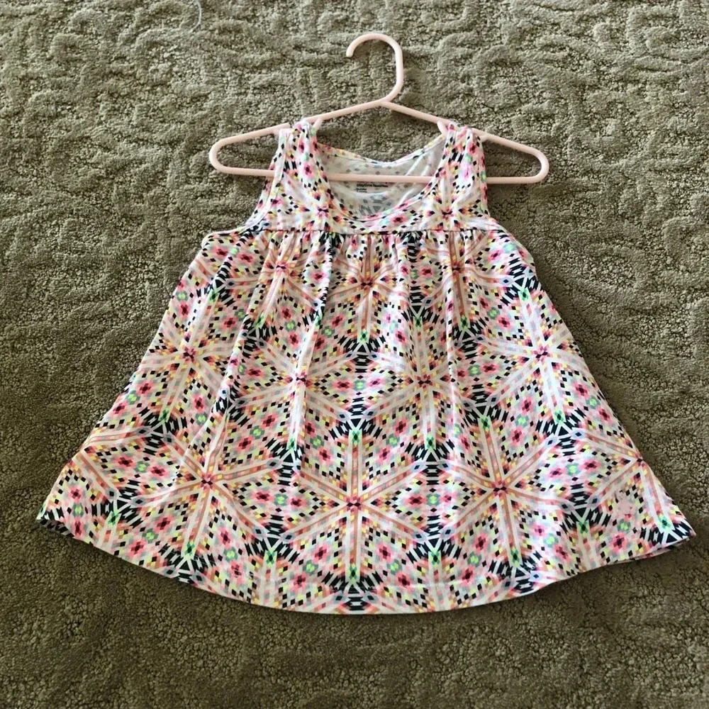 Baby gap 5t kaleidoscope geometric swing top